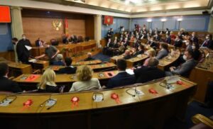 “Zahtjev” parlamenta Crne Gore: Iz rezolucije brisati riječi “genocid u Srebrenici”