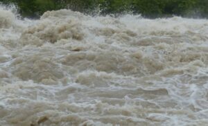Obilne padavine danima ne jenjavaju: Broj poginulih u poplavama porastao na 14