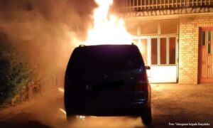 Vatrogasci intervenisali tokom noći: U Novom Gradu gorjela tri automobila