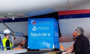 Sletio avion! Stigle komponente za proizvodnju ruske korona vakcine u Srbiji