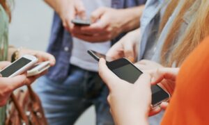 Opasan trend na društvenim mrežama: Tinejdžeri dijele audio-zapise intimnih odnosa