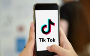 Upozorenje za roditelje: Novi opasni TikTok izazov stigao među osnovce u BiH