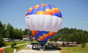 Nezaboravno iskustvo za sve ljubitelje adrenalina: Prvi turistički balon u BiH je poletio