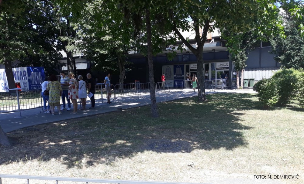 Građani BiH i danas na vakcinaciji u Beogradu: Sve teče besprijekorno