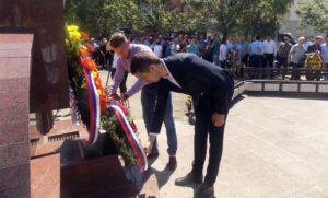 Položeni vijenci povodom Vidovdana: Sjećanje na 286 poginulih boraca iz Obilićeva