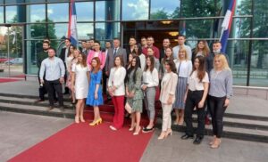 “Uspješni i mladi ljudi su budućnost Srpske”: Premijer sa studentima generacije