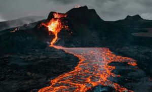 Šta se to dešava? Istovremena erupcija tri vulkana – još iz dva se čuje buka