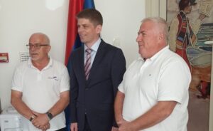 “Jačaćemo jedinstvo srpskog naroda”: Gujon posjetio “Srpsku kuću” u Podgorici
