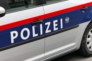 Srbin diler napravio haos u Austriji: Automobilom udario kupca, pa dobio batine