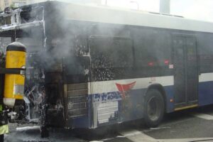 Hrabrost na djelu: Vozač spasio 25-oro djece iz zapaljenog autobusa