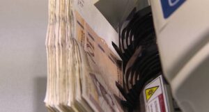 Prisvojila 40.000 KM: Blagajnica iz Prijedora oštetila banku i klijente