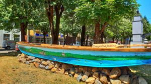 Slikovita turistička atrakcija Kostajnice: Drveni unski čamac “Stole”