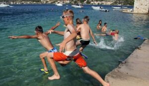 Mališani iz Srpske otputovali na more: Desetodnevno ljetovanje za 11 djece