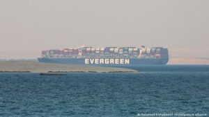 Napušta Suecki kanal: Nakon velike štete i blokade brod “Ever Given” isplovljava