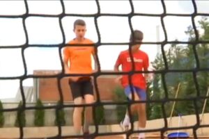Spojila ih ljubav prema tenisu: Dječaci Srbin i Albanac treniraju zajedno VIDEO