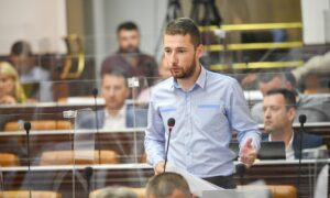 Begić o Ilićevoj izjavi: Politički suicidno je udžbenike povezivati sa proceduralnim greškama