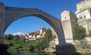 Tragedija u Mostaru: Bacio se sa Starog mosta i nije isplivao