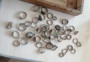 Prodavao nakit iz antičkog perioda: U kući krio veliku količinu prstenja i odjeće