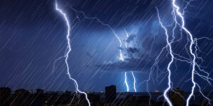 Države “zavijene” u mrak: Više od 92.000 potrošača bez struje zbog oluje