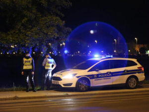 U eksploziji u Splitu oštećeno šest vozila, povrijeđena jedna osoba