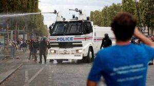 Novi zakon izazvao nemire: Protesti u Francuskoj zbog kovid propusnica