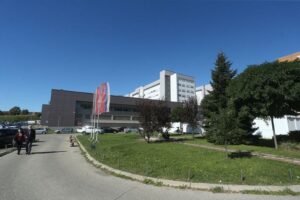Hitno prevezen u UKC Srpske: Pješaka na pješačkom u Banjaluci udarila “škoda”