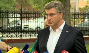 Plenković u Slavonskom Brodu: Pomoći ćemo unesrećenima