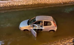 Nesreća u Bijeljini: Automobilom sletjela u kanal