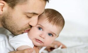 Izazovi očinstva: Nosite, mazite i pričajte svojoj bebi