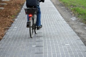 U Holandiji otvorena solarna staza za bicikle koja proizvodi struju