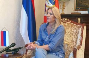 “Veliki domet Turkovićeve”: Cvijanović o zamjeni zastave na Ambasadi BiH u Vašingtonu