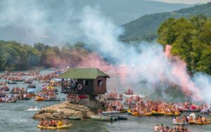 Drinska avantura: Vrela atmosfera na hladnoj rijeci