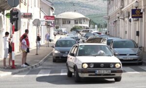 Ulice krcate, traži se parking više: Nezapamćene gužve na putevima u Hercegovini