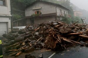 Olujno nevrijeme blokiralo stanovnike italijanskog grada Brijeno