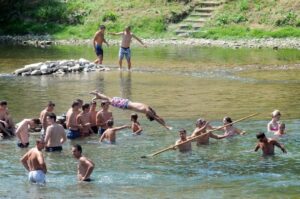 Za potpun užitak Banjalučana na obali Vrbasa: Staze, klupe i ležaljke “niču” u Srpskim Toplicama
