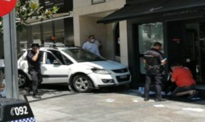 Autom uletio u baštu kafića: Povrijeđeno pet osoba VIDEO