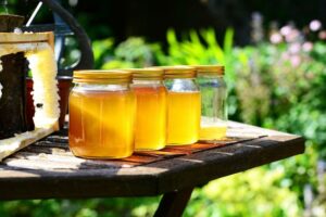 Pronađeno 230 kilograma lažnog meda: “Apelujemo na sve da ne uzimaju takve proizvode”