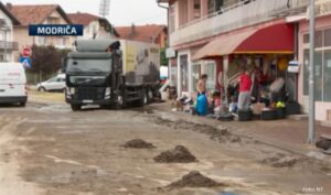 Čišćenje mulja u Modriči: Planirana dezinfekcija svih ulica nakon poplave