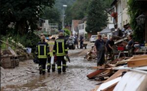 Prodajni saloni na udaru bujica: Poplava u Njemačkoj uništila nove “audije” VIDEO