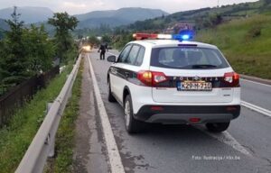 Sudar “bmw-a” i autobusa: U nesreći povrijeđene dvije osobe, jedna teže