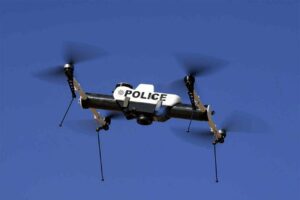 Leteća ruka zakona: Policija upotrebom drona kažnjava vozače VIDEO