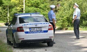 Hapšenje u Romanovcima: Napao policajce nožem i motikom