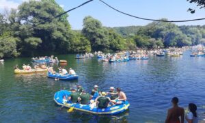 Startovala “Unska regata – lađom niz Unu” FOTO