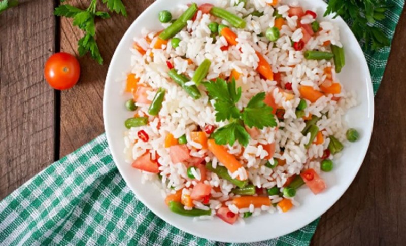 Bez puno vremena i muke: Salata od riže, mrkve i mahuna idealna za ljeto