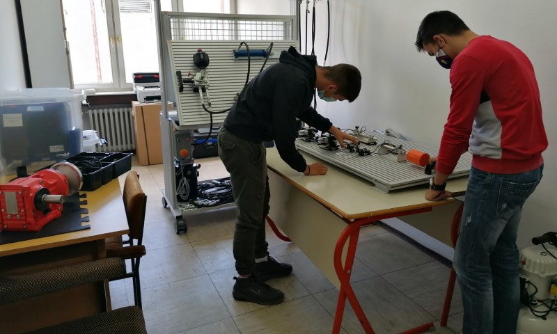 Pomoć banjalučkim školama: Subvencije za opremanje kabineta praktične nastave