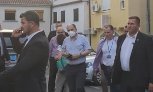 Novi visoki predstavnik u Mostaru: Na licu maska, oko Šmita tjelohranitelji VIDEO