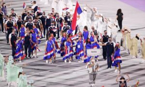 Srbi moćno prošetali u Tokiju: Sonja i Filip nosili zastavu Srbije