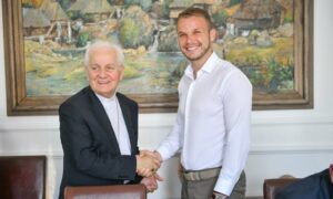 Stanivuković sa biskupom Komaricom: Nastavljamo graditi mostove mira i zajedništva