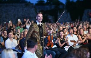 Otvoren “Banja Luka Fest”: Stefan Milenković zablistao, vatromet iznad  Kastela