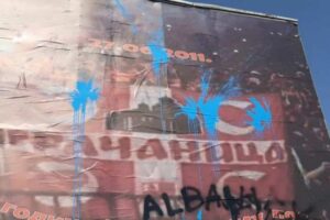 Nastavljaju se provokacije: Na bilbordu kod Gračanice grafiti “UČK”